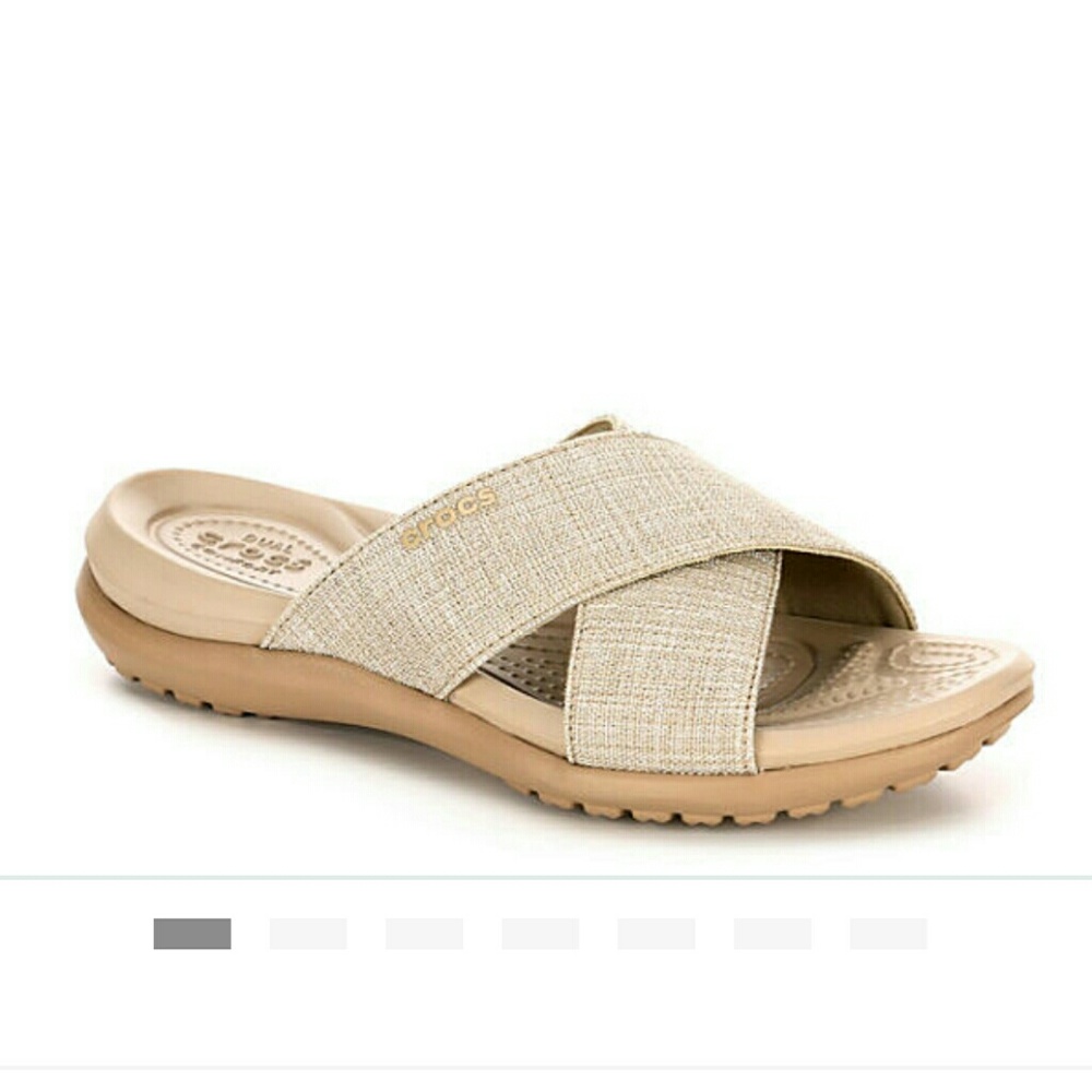 CROCS || Women's Capri Shimmer Cross-Band Sandal